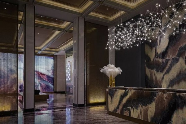 “穿越未来，重庆科幻按摩体验之旅”